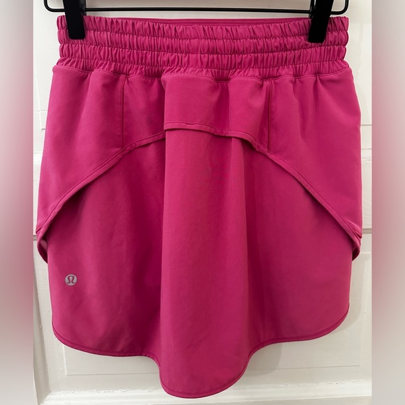 Lululemon Nulu Twist-Back Tank and Hotty Hot High-Rise Skirt Sz 4 Outfit - Picture 9 of 12